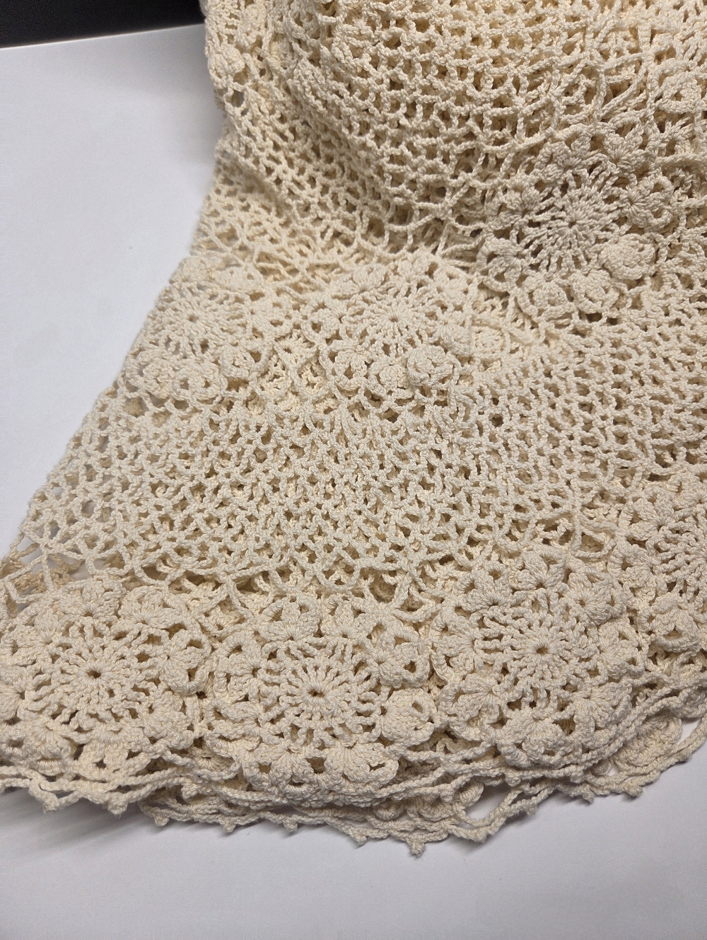 Large Oval Ivory Crochet Tablecloth Handmade Vintage Bohemian Cottagecore - Picture 5 of 6